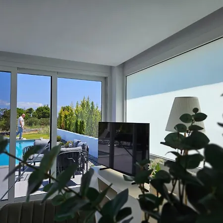 Villa Glaroi 2 *
