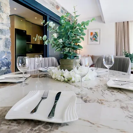 Villa Glaroi 2 *